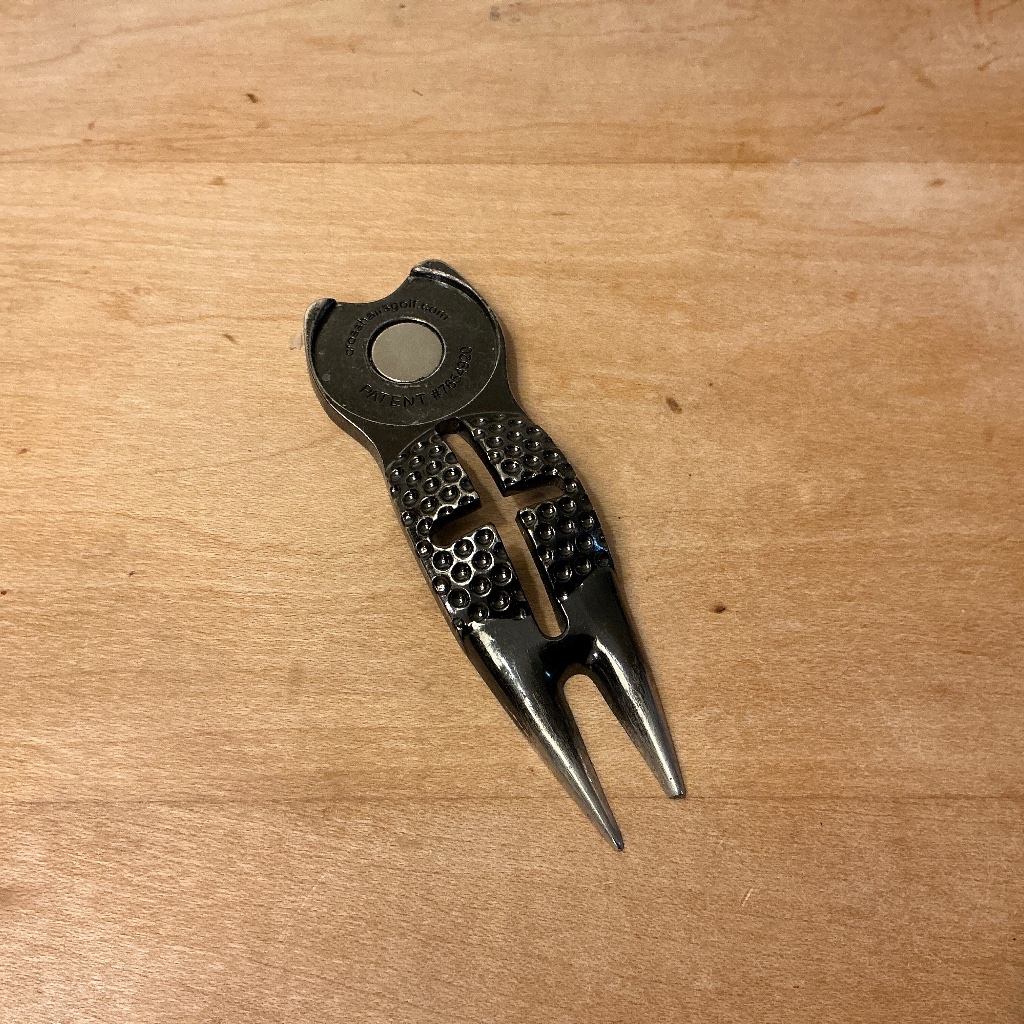 Crosshairs Golf Divot Tool